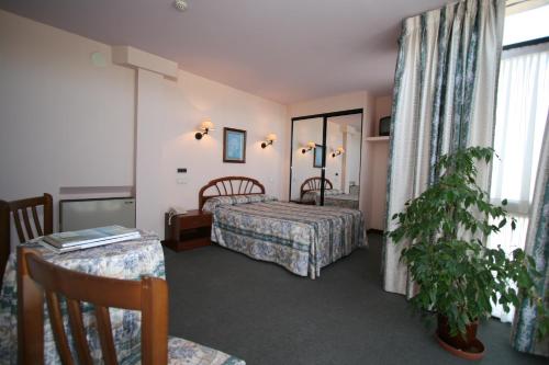 A bed or beds in a room at Hotel Zabala