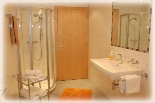 Ein Badezimmer in der Unterkunft Hotel Silvretta
