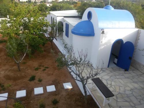 Το κτήριο όπου στεγάζεται  το ξενοδοχείο διαμερισμάτων