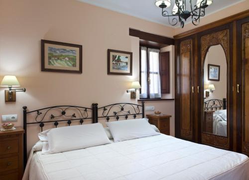 Un pat sau paturi într-o cameră la Casa Rural La Venta Sales