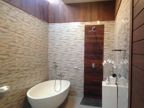 a bathroom with a tub and a toilet and a shower at Heaven Villa Ubud in Ubud