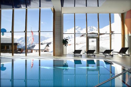 Der Swimmingpool an oder in der Nähe von Hotel Edelweiss Hochsölden Superior