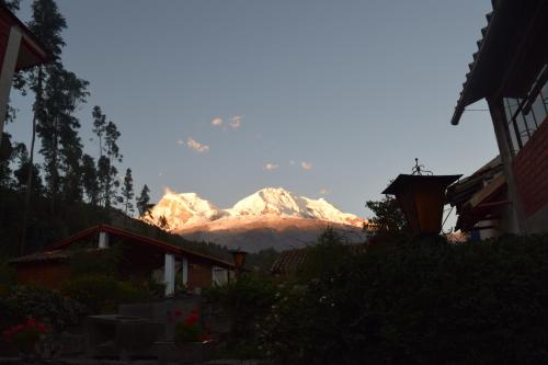 a view of a snow covered mountain in the distance at La Casita de mi Abuela in Mancos