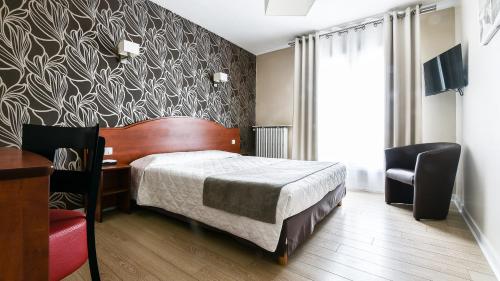 Katil atau katil-katil dalam bilik di Hôtel Le Rupella