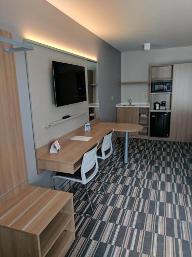Kuchyň nebo kuchyňský kout v ubytování Microtel Inn & Suites by Wyndham Clarion