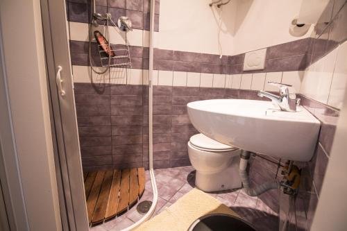 A bathroom at Due di Coppa