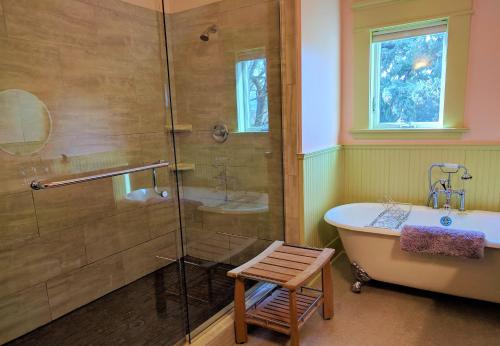 Ett badrum på Evermore Guesthouse