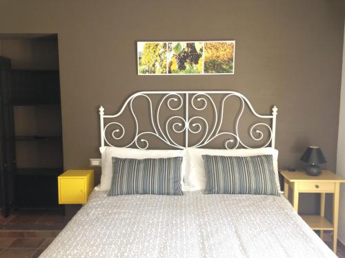 מיטה או מיטות בחדר ב-Bed & Wine Rocco Zambri