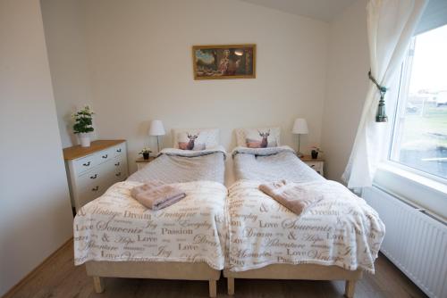 Un pat sau paturi într-o cameră la Guesthouse Grund