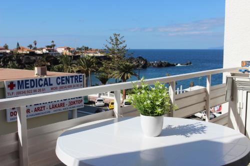 Fotografie z fotogalerie ubytování Ocean View Apartment at the beach Playa de La Arena v destinaci Puerto de Santiago
