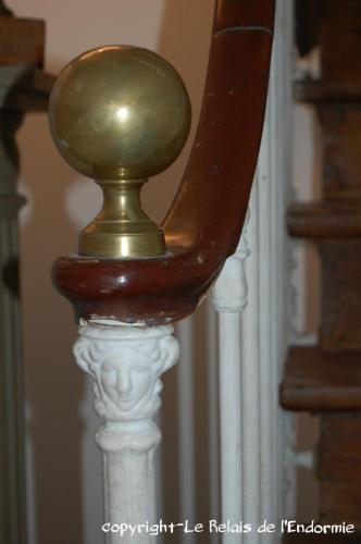 a stair rail with a green object on top of it at Le Relais de l'endormie in Nogent-sur-Seine