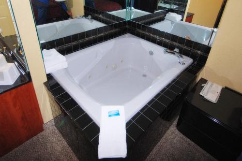 a large bath tub in a bathroom with a sink at Rivergate Mountain Lodge in Pigeon Forge