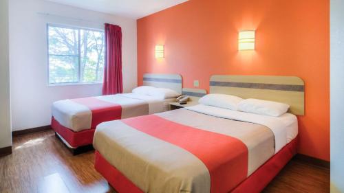 Ένα ή περισσότερα κρεβάτια σε δωμάτιο στο Motel 6-Owensboro, KY