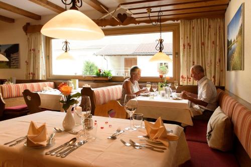 En restaurant eller et spisested på Hotel Silbertal