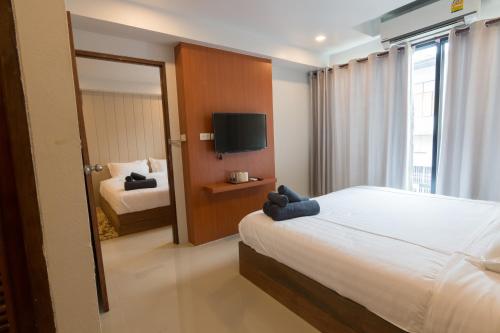 Tempat tidur dalam kamar di 2 Feel Bed Station