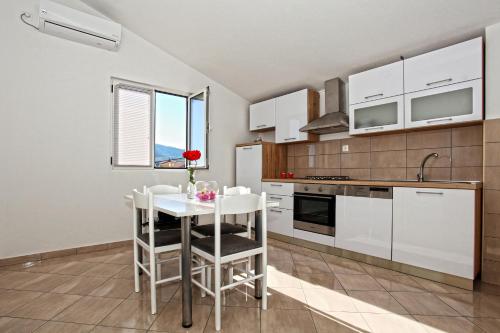 Apartments Ukić with a large outdoor swimming pool