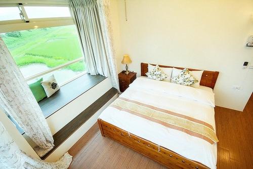 Una cama o camas en una habitación de Dongshan Free Garden