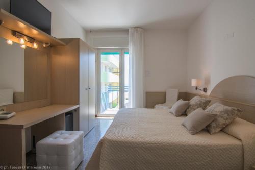 Postel nebo postele na pokoji v ubytování Hotel Dolomiti