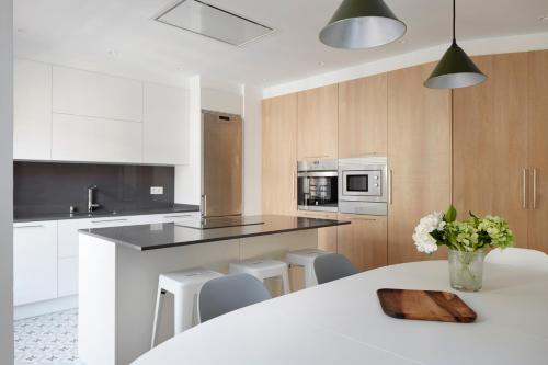 Larroka by FeelFree Rentals