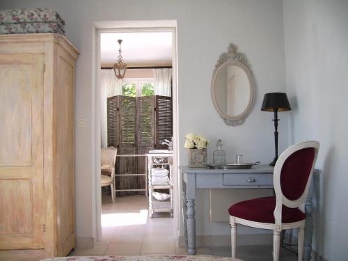 a room with a desk and a mirror at "Le Vent d'Étoile" B&B and Guesthouses in Mormoiron
