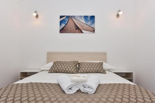 Postel nebo postele na pokoji v ubytování Apartments Ana Vrsi