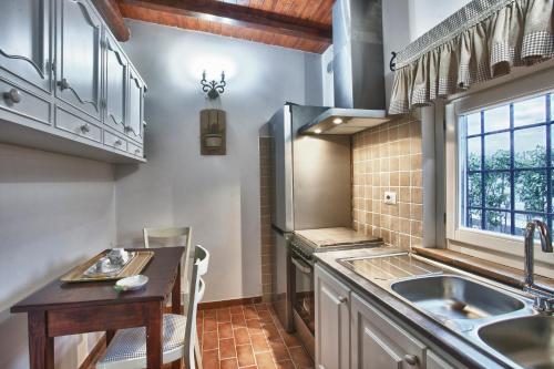 Kuchyň nebo kuchyňský kout v ubytování Antico Casale Spezia Pelagalli