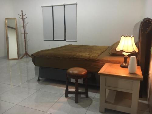 Tempat tidur dalam kamar di Villa Cabean Salatiga