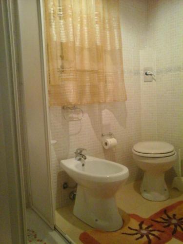 a bathroom with a toilet and a sink at Le Case di Zia Palma in Custonaci