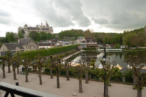 a view of a town with a lake and a castle at Logis Hotel Beaudon in Pierrefonds