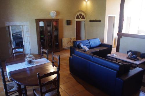 a living room with a couch and a table at Château de Bouniagues in Bouniagues