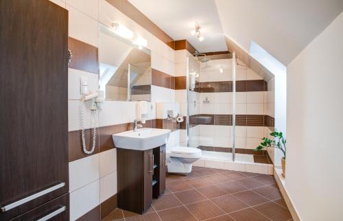 a bathroom with a sink and a toilet at Apartamenty Chełmno in Chełmno