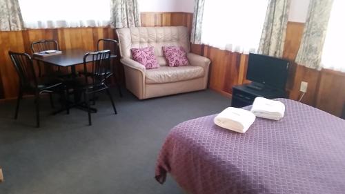 A bed or beds in a room at Waiteti Trout Stream Holiday Park