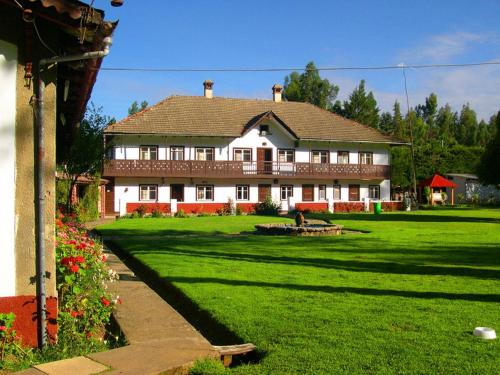 a large house with a green lawn in front of it at Centro Vacacional Huaychulo in Concepción