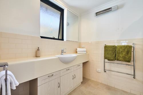 Ванная комната в Fremantle Townhouse Unit 4