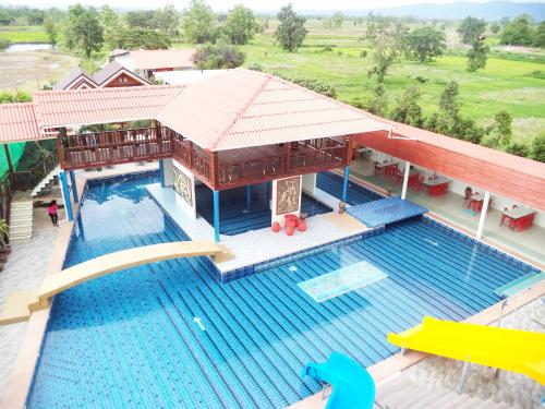 O vedere a piscinei de la sau din apropiere de VC Hotel Phayao