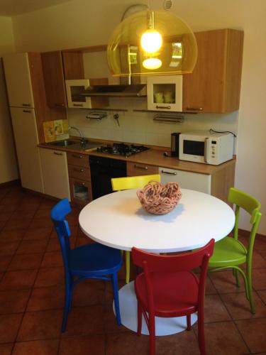 Kuchyň nebo kuchyňský kout v ubytování Appartamenti di Andrea