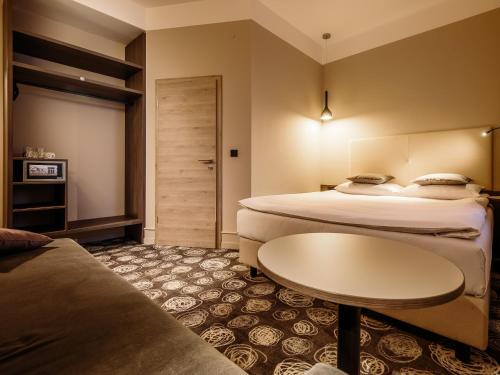 เตียงในห้องที่ Hotel Center Novo Mesto