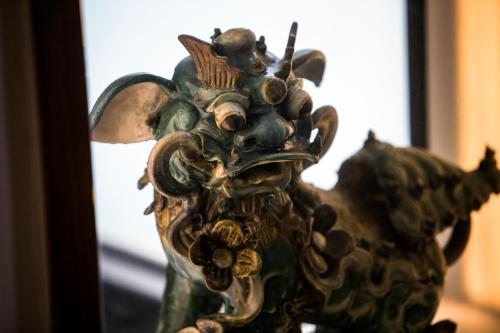 a bronze statue of a lion with its mouth open at Seven Terraces in George Town