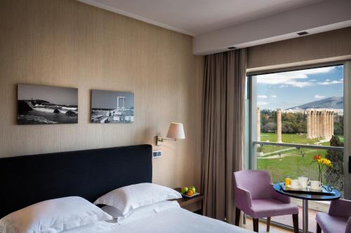 Posteľ alebo postele v izbe v ubytovaní The Athens Gate Hotel