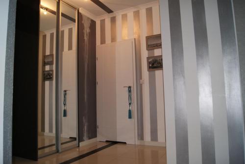 a room with a glass door with stripes on the wall at Apartament pod zamkiem in Olsztyn
