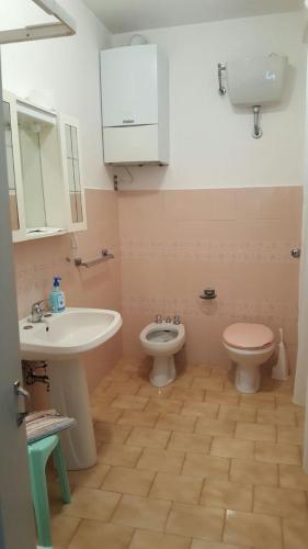 a bathroom with a sink and a toilet and a sink at Agriturismo Podernuovo in Acquapendente