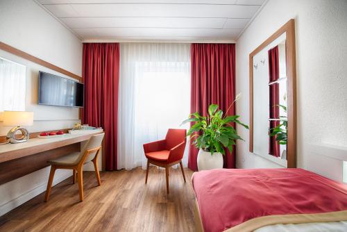 Ένα ή περισσότερα κρεβάτια σε δωμάτιο στο Hotel Senator