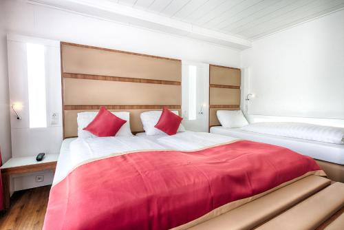 Ένα ή περισσότερα κρεβάτια σε δωμάτιο στο Hotel Senator