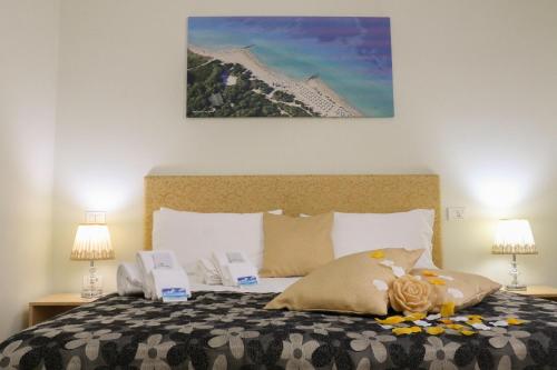 a bedroom with a large bed with two lamps at B&B Vacanze Salento in Torre San Giovanni Ugento