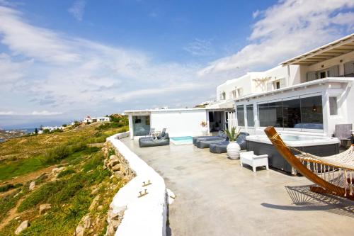 Gallery image of Anixi Lounge Suites - Adults Only in Ornos