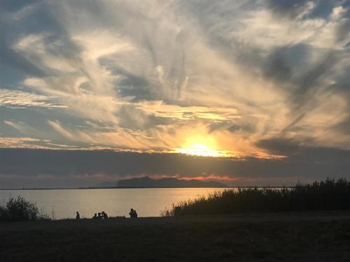 a sunset over a body of water with the sun setting at ProKite Alby Rondina - RESORT - in Birgi Vecchi