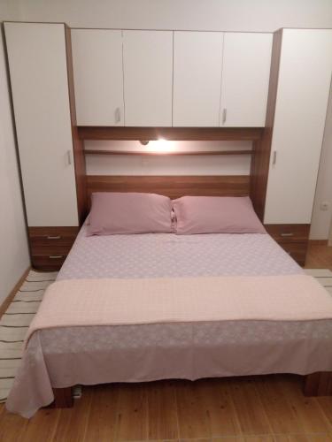 Postel nebo postele na pokoji v ubytování Apartmani Lomar