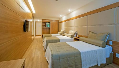 Américas Granada Hotel tesisinde bir odada yatak veya yataklar