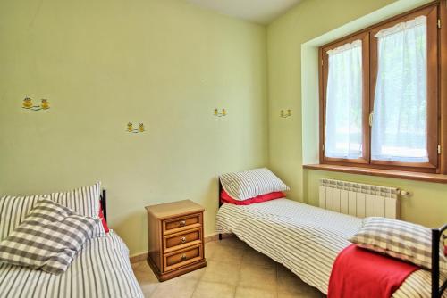 מיטה או מיטות בחדר ב-Casale Daniele by PosarelliVillas