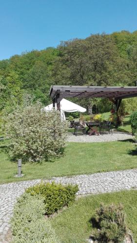a picnic shelter with a table and chairs in a park at Chata nad Sztolnią in Bystrzyca Górna